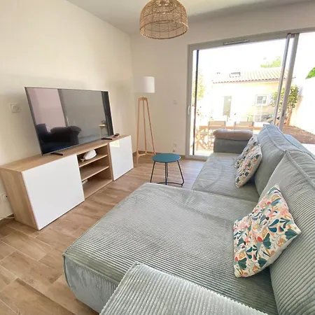 Maison De Vacances, A Pied *