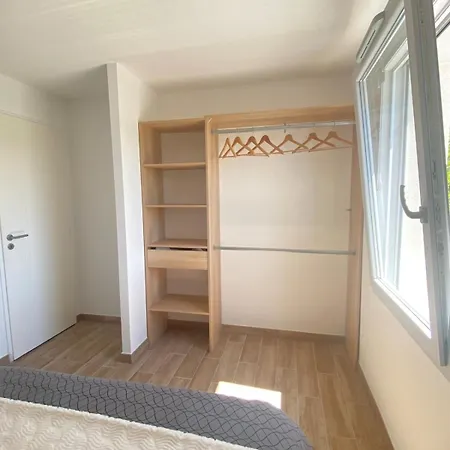 Maison De Vacances, A Pied