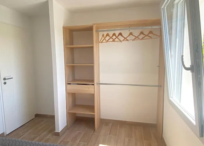 Maison De Vacances, A Pied